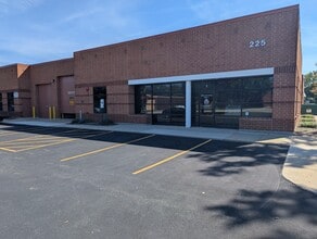 225 Larkin Dr, Wheeling, IL for lease Building Photo- Image 2 of 2