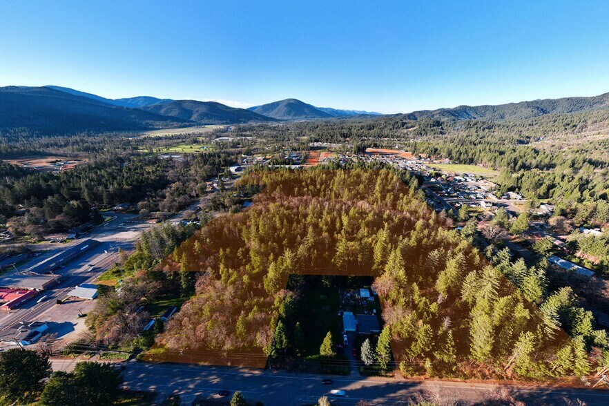 0 Redwood Hwy, Cave Junction, OR à vendre - Photo du bâtiment - Image 2 de 9