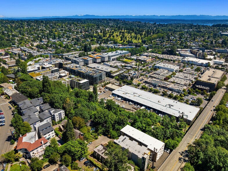 University District 47-Unit Portfolio portefeuille de 2 propriétés à vendre sur LoopNet.ca - Photo du bâtiment - Image 2 de 7