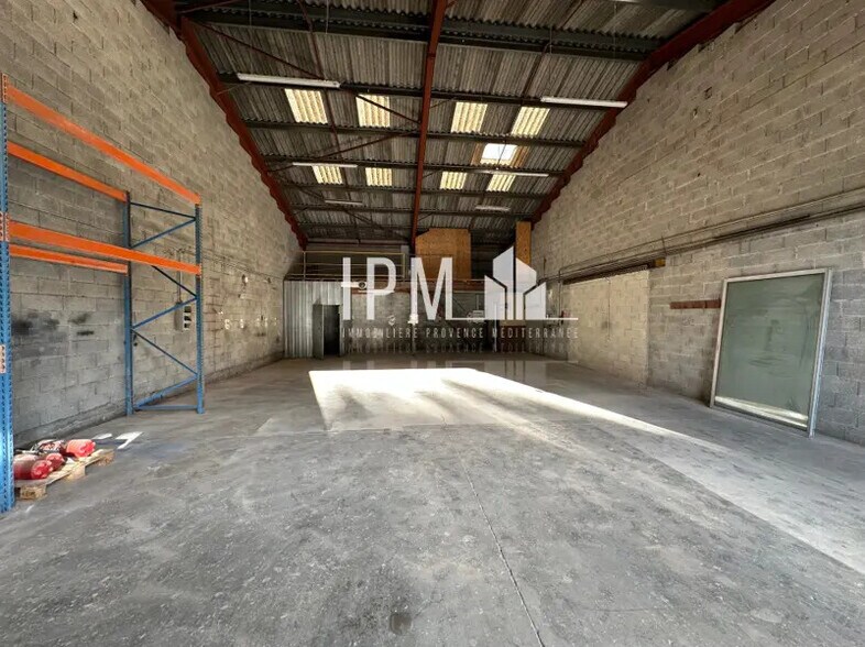 Flex dans Roquefort-la-Bédoule à louer - Photo du bâtiment - Image 2 de 6