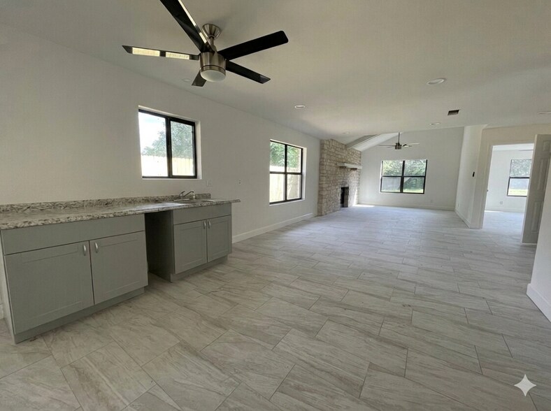 4130 Williams Dr, Georgetown, TX à louer - Photo du bâtiment - Image 3 de 6