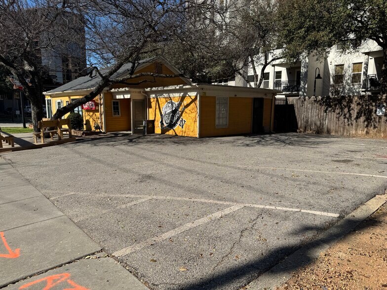 3104 Fairmount St, Dallas, TX à vendre - Photo du bâtiment - Image 3 de 6