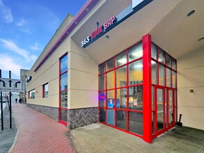 1638-1642 Schlosser St, Fort Lee, NJ à louer Photo du bâtiment- Image 2 de 8