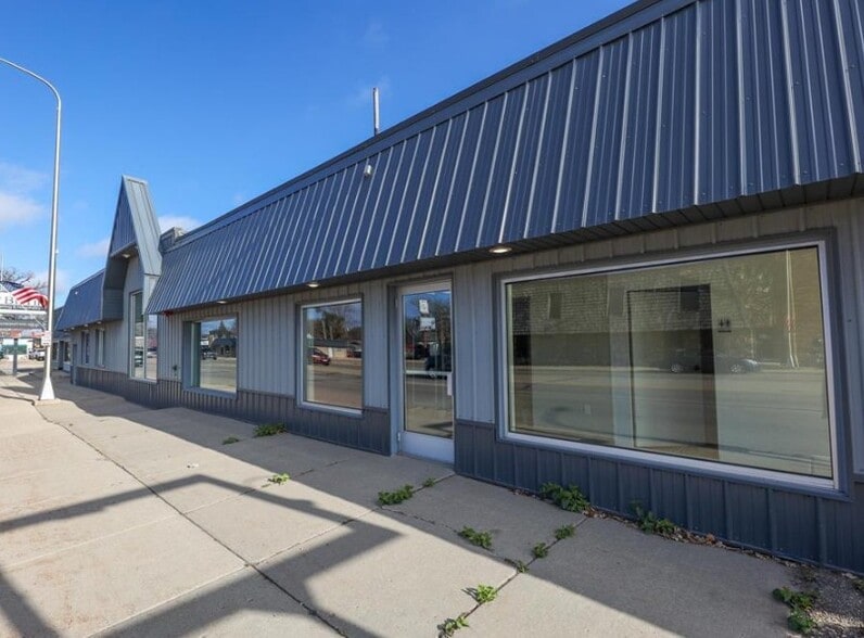 1213 Broadway St, Alexandria, MN for sale - Building Photo - Image 2 of 10