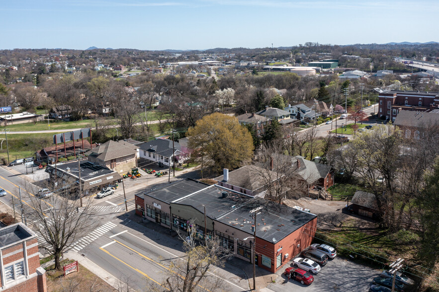 1326 N Broadway St, Knoxville, TN à vendre - Photo de construction - Image 2 de 4