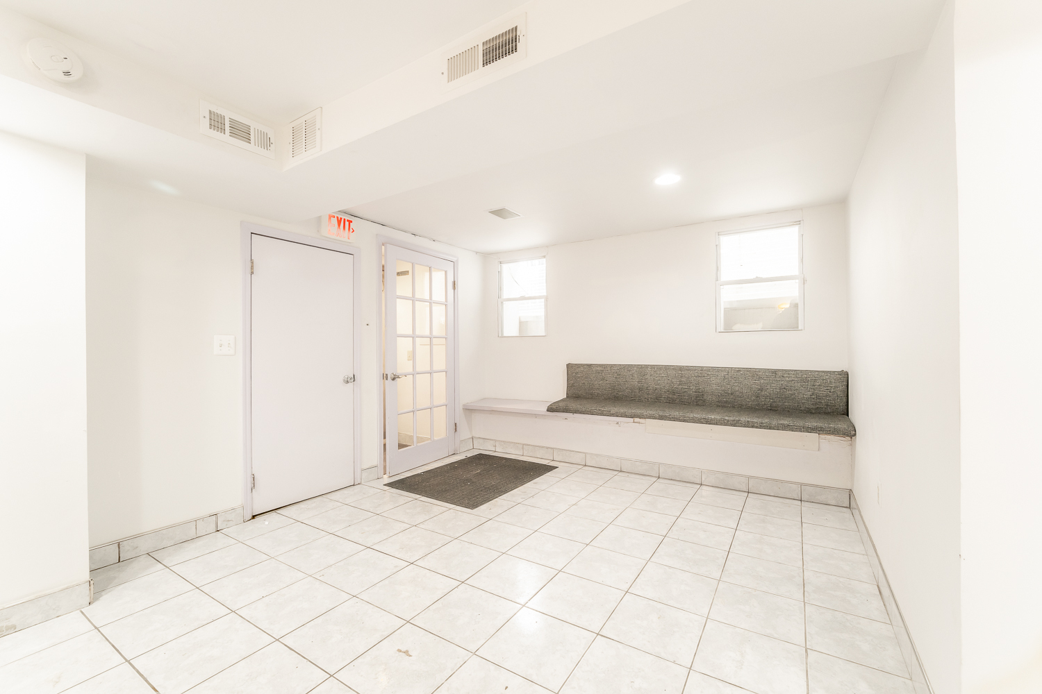 3255 83rd St, East Elmhurst, NY for lease Interior Photo- Image 1 of 11