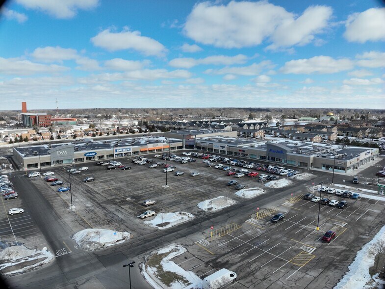 8301-8399 E 12 Mile Rd, Warren, MI à louer - Communauté Matterport - Image 3 de 22