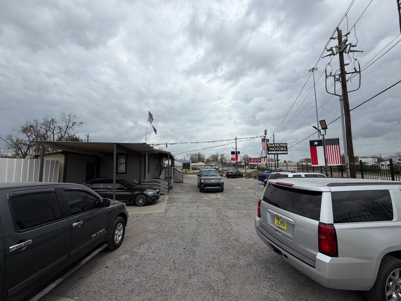 11055 Eastex Fwy, Houston, TX for sale - Building Photo - Image 2 of 6