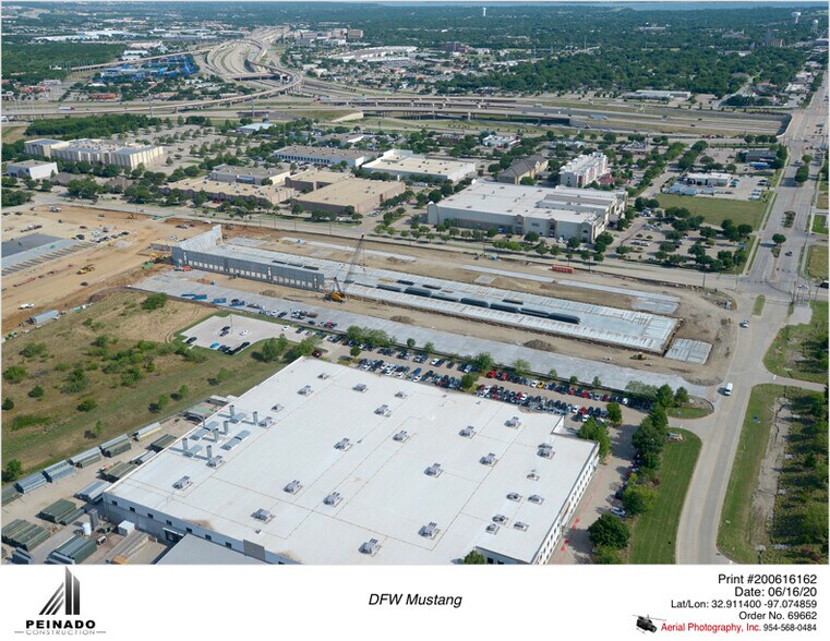 1051 Mustang Dr, Dallas, TX à louer - Photo du bâtiment - Image 2 de 2