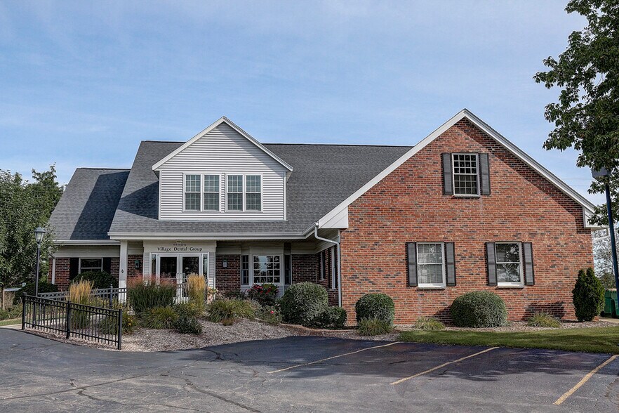 N79W14756 Appleton Ave, Menomonee Falls, WI à louer - Photo du bâtiment - Image 1 de 7