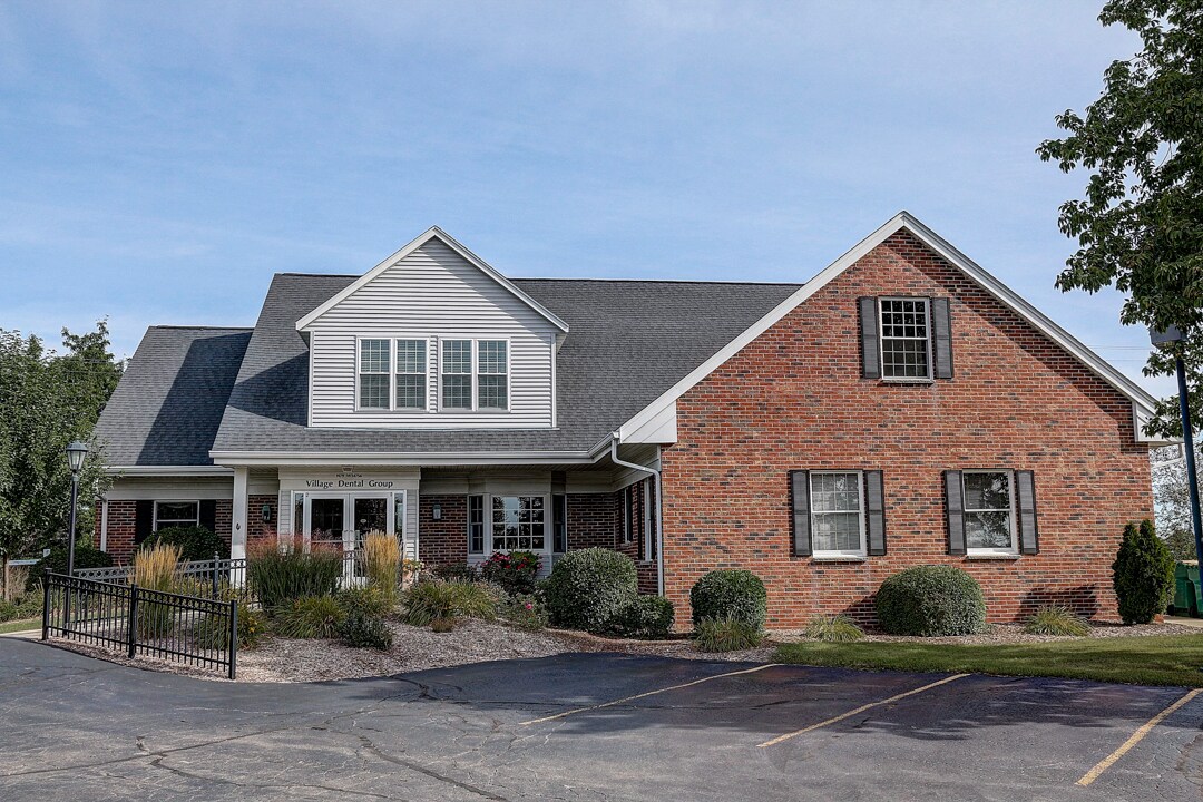 N79W14756 Appleton Ave, Menomonee Falls, WI à louer Photo du bâtiment- Image 1 de 8