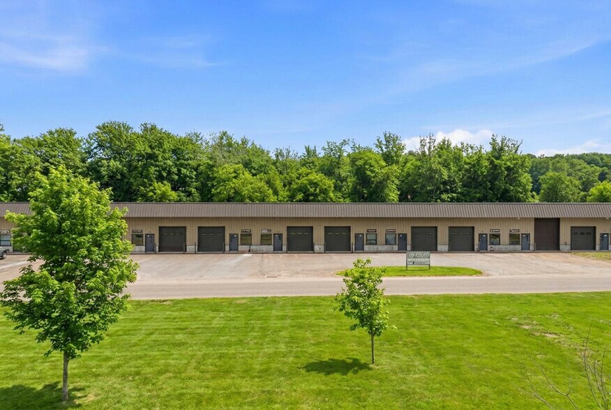 900 Industrial Park Rd, Deep River, CT à vendre - Photo du bâtiment - Image 2 de 15