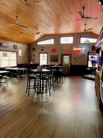 4547 Red Rock Rd, Benton, PA à vendre - Photo intérieure - Image 2 de 20