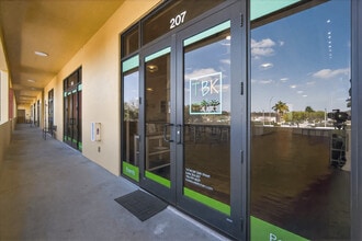 14740 SW 26th St, Miami, FL à louer Photo du bâtiment- Image 2 de 27