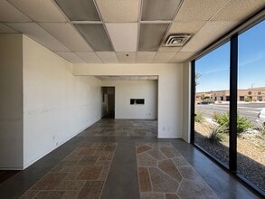 77825 Wildcat Dr, Palm Desert, CA for lease Interior Photo- Image 2 of 11