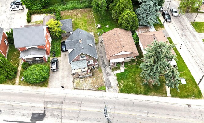 Regina St N portefeuille de 4 propriétés à vendre sur LoopNet.ca - Photo du bâtiment - Image 1 de 1