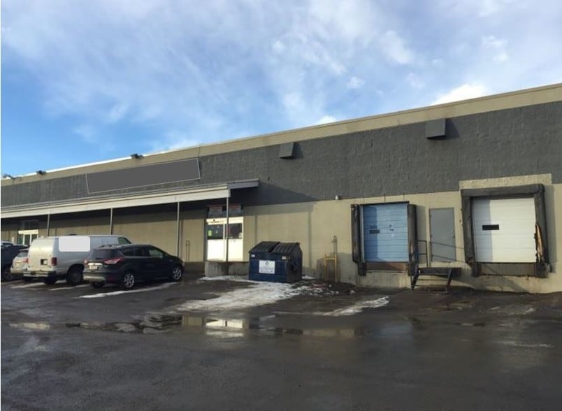 2310 50 Av, Red Deer, AB à louer - Photo du bâtiment - Image 2 de 23