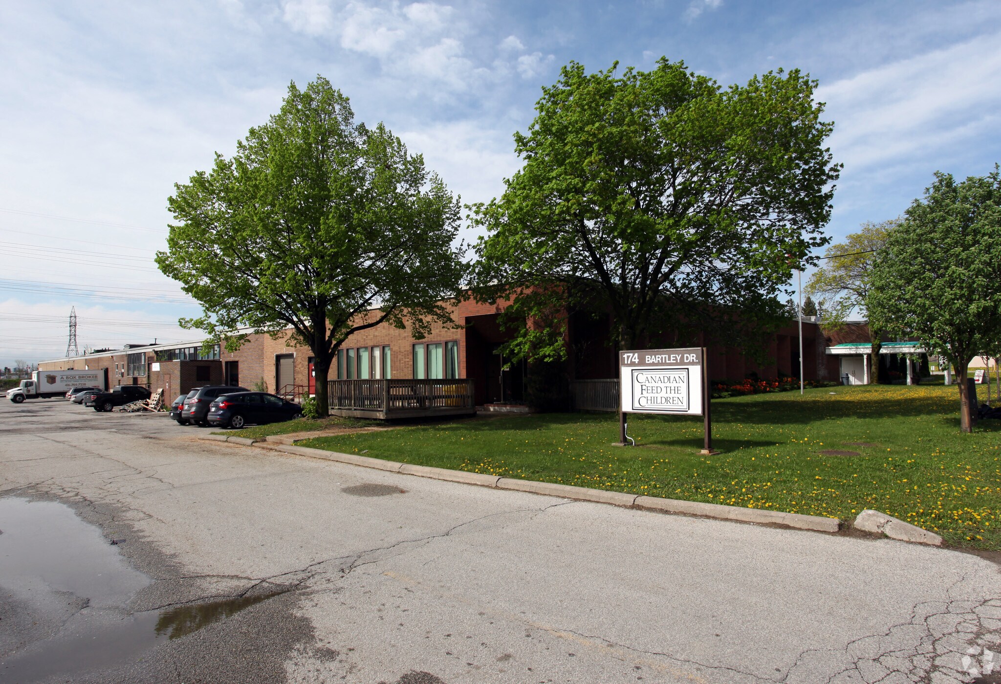 174 Bartley Dr, Toronto, ON à vendre Photo principale- Image 1 de 1