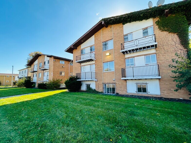 11811 Morang Dr, Detroit, MI à vendre - Photo du bâtiment - Image 2 de 19