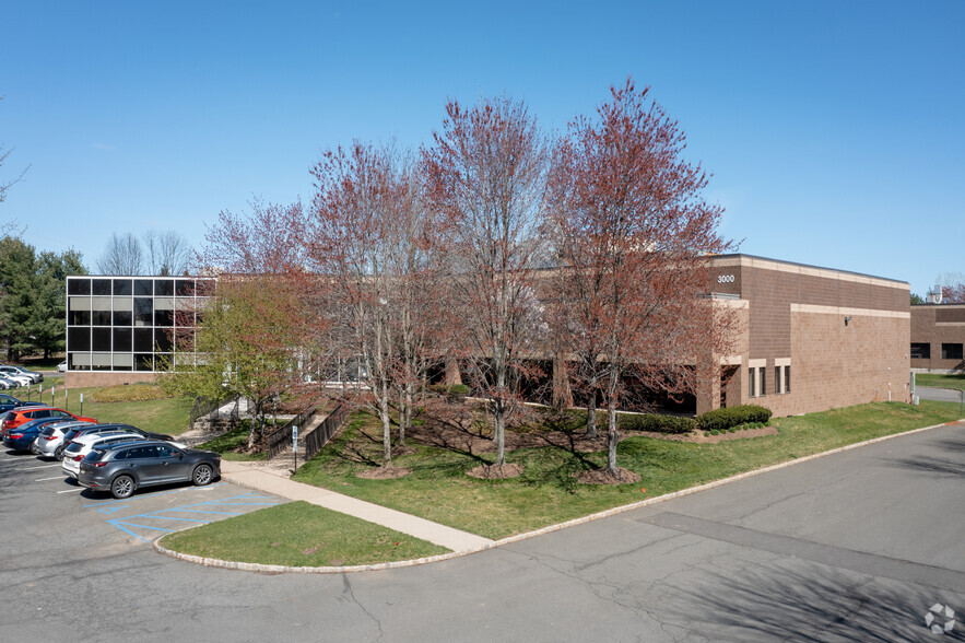 3000 Eastpark Blvd, Cranbury, NJ for lease - Building Photo - Image 2 of 4