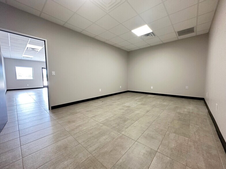 13486 FM 529 Rd, Houston, TX à louer - Photo du bâtiment - Image 3 de 5