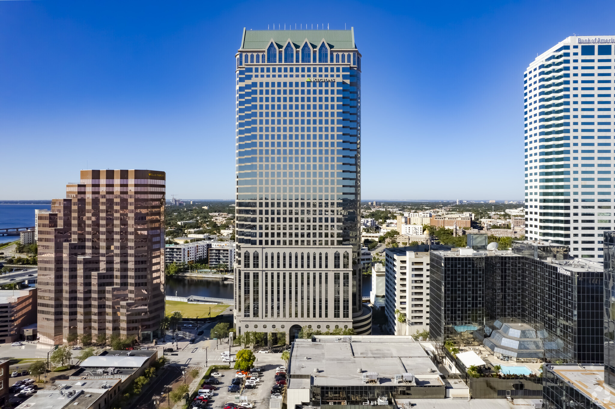 100 N Tampa St, Tampa, FL à louer Photo du bâtiment- Image 1 de 27