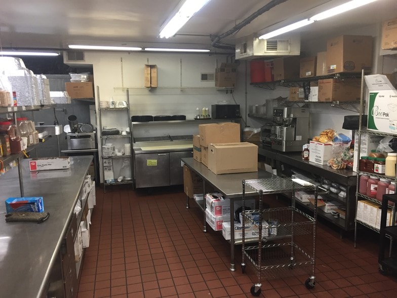 7618 Madison St, Forest Park, IL for lease - Interior Photo - Image 3 of 15