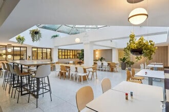 13-15 Rue Jean Jaurès,, Puteaux for lease Interior Photo- Image 1 of 12