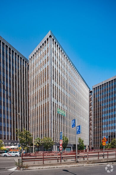 Calle de Agustín de Foxá, 29, Madrid, Madrid for lease - Building Photo - Image 2 of 8