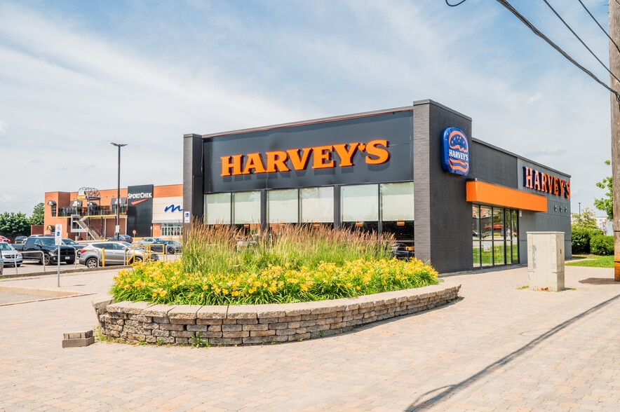 1642 Merivale Rd, Ottawa, ON à louer - Photo du bâtiment - Image 3 de 15