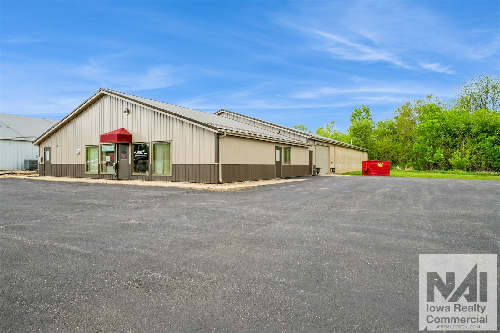 1070 Lyons Ln, Marion, IA for lease Building Photo- Image 1 of 9