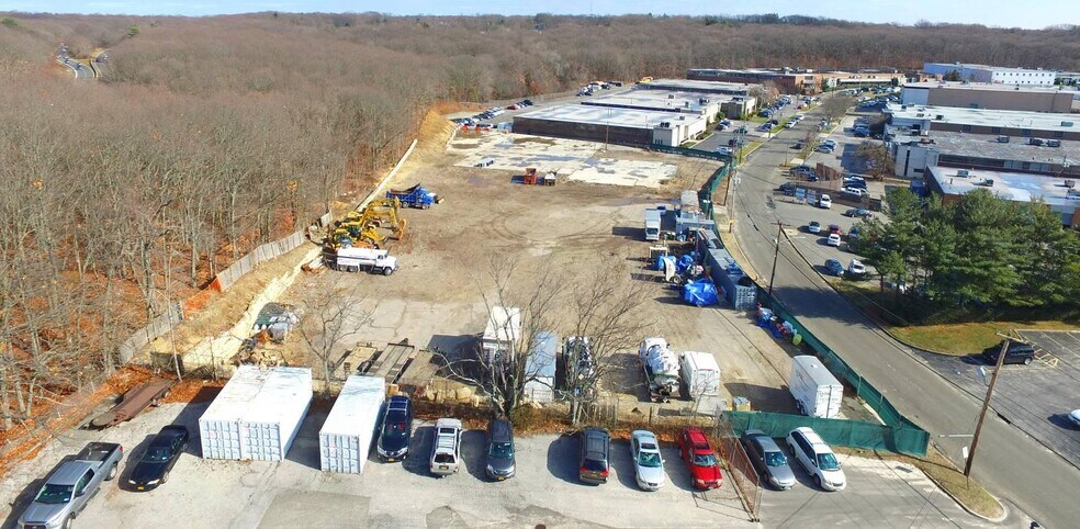 80 Dupont St, Plainview, NY à louer - Photo de construction - Image 3 de 4