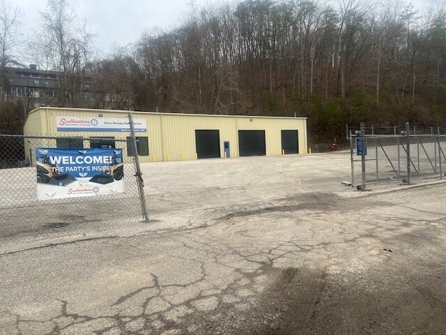 1000 Kramer St, South Charleston, WV for lease Building Photo- Image 1 of 22