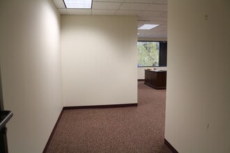 3201 W White Oaks Dr, Springfield, IL à vendre Photo intérieure- Image 1 de 3