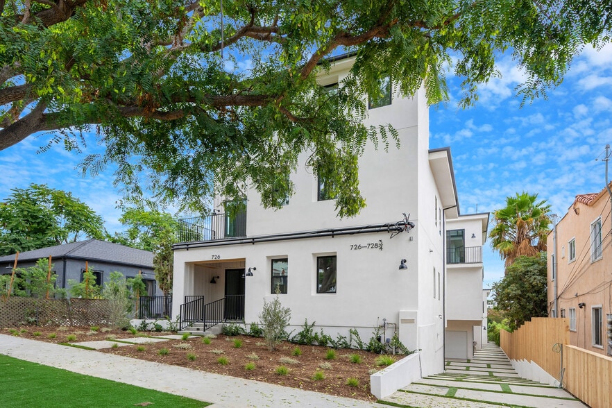 726 Robinson St, Los Angeles, CA for sale - Building Photo - Image 2 of 51