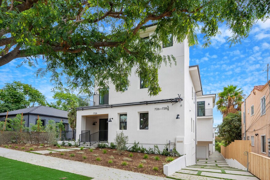 726 Robinson St, Los Angeles, CA à vendre - Photo du bâtiment - Image 2 de 51