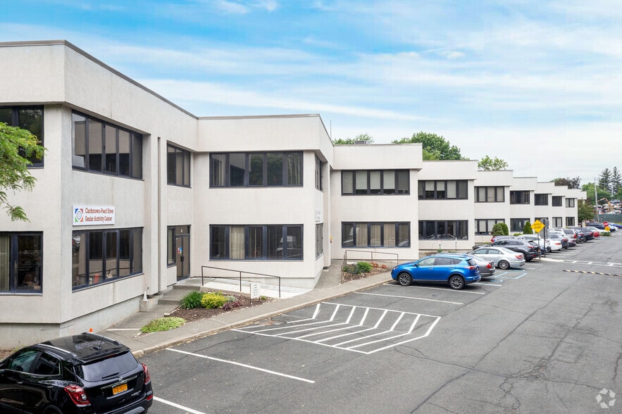 121 West Nyack Rd, Nanuet, NY for lease - Building Photo - Image 1 of 19