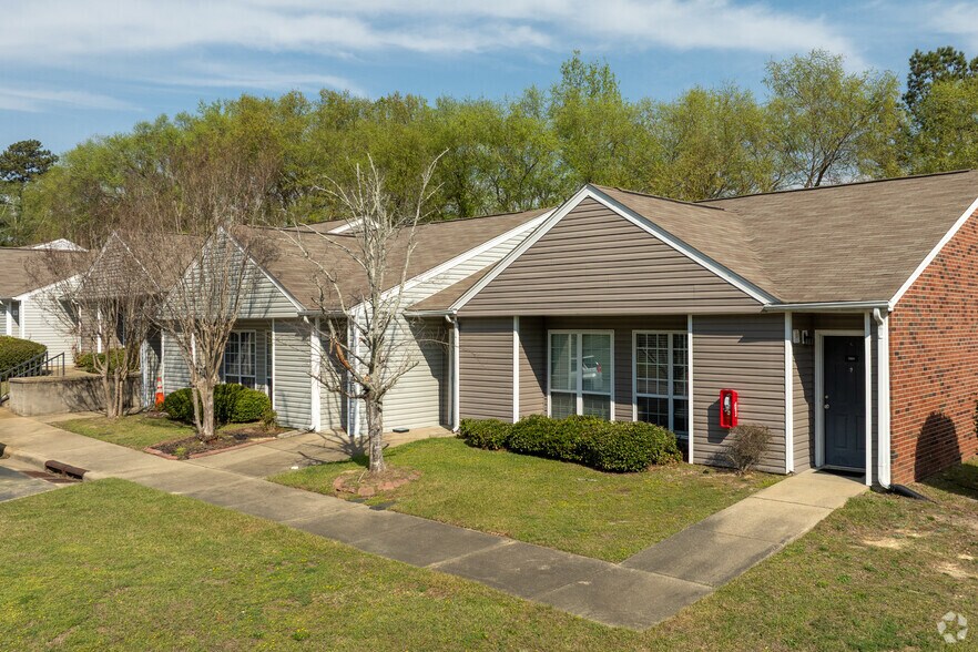 1004 Appamattox Ct, Fayetteville, NC à vendre - Photo principale - Image 1 de 30