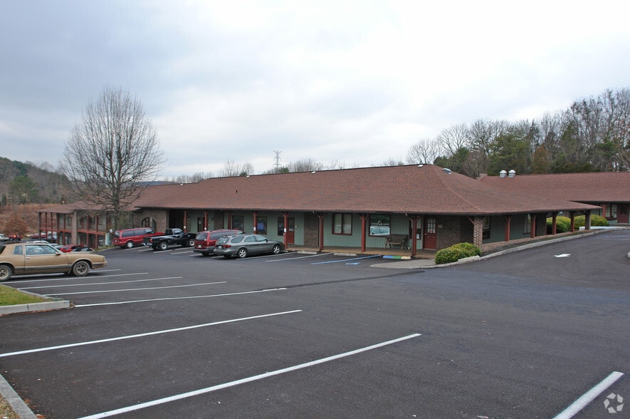 2700 S Roan St, Johnson City, TN for lease - Building Photo - Image 2 of 16