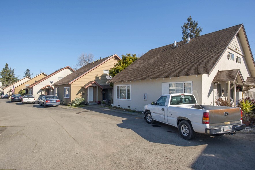 1109-1147 Evans Dr, Santa Rosa, CA à vendre - Photo du bâtiment - Image 3 de 11