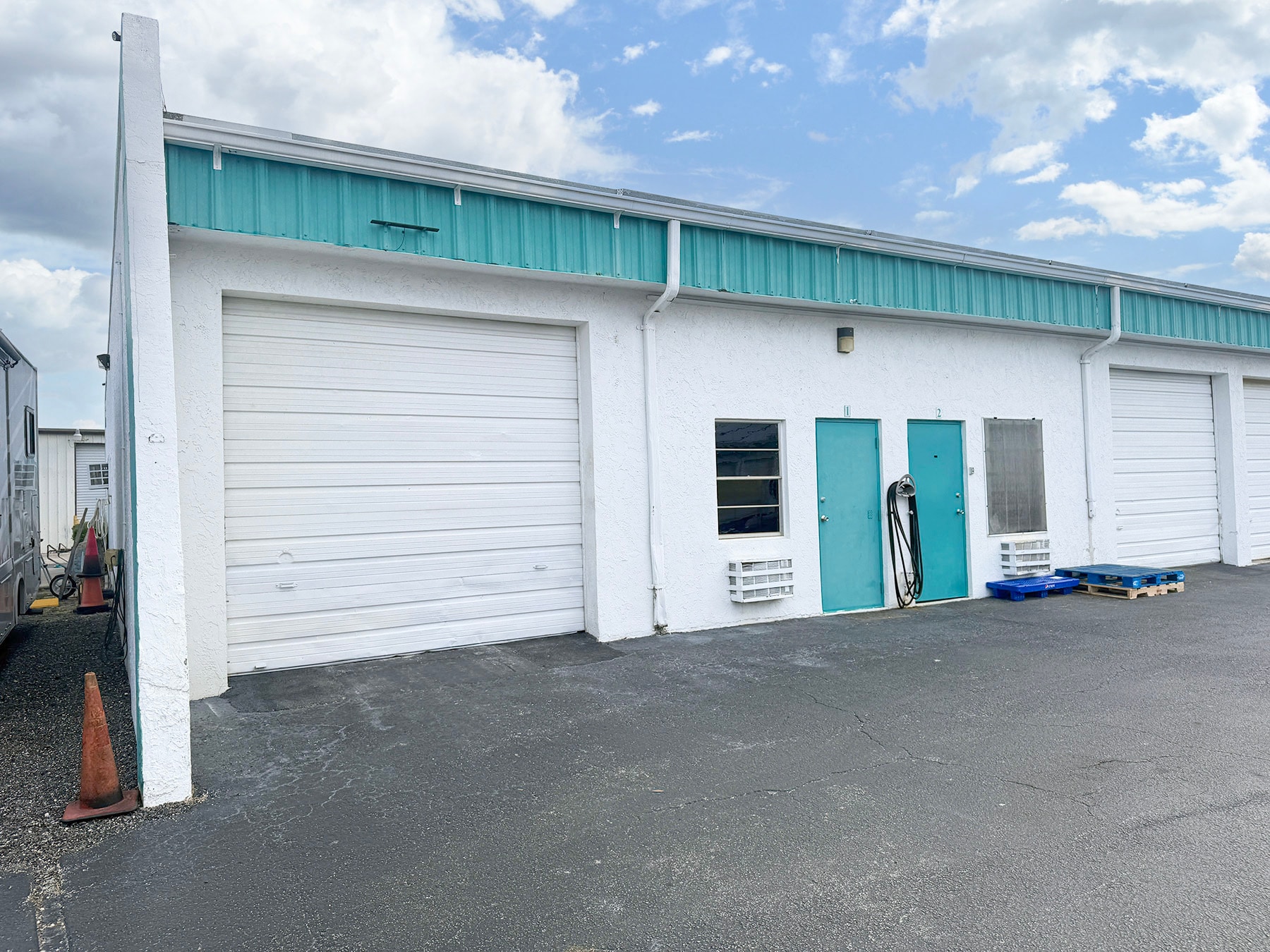 900-920 NE Industrial Blvd, Jensen Beach, FL à louer Photo intérieure- Image 1 de 1