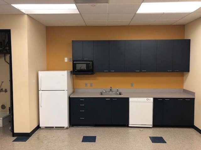 165 E Charles St, Mount Angel, OR for lease - Interior Photo - Image 2 of 10