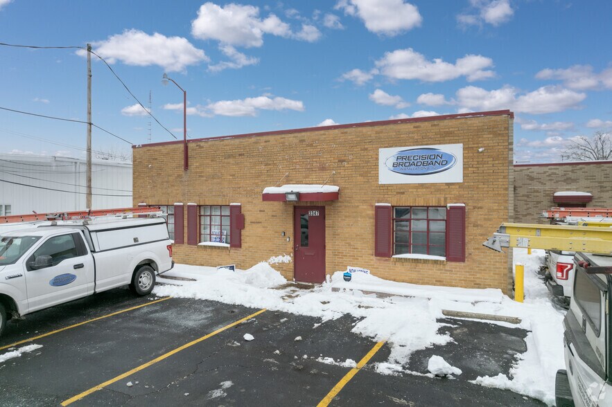 3347 Mcgregor Ln, Toledo, OH à vendre - Photo du bâtiment - Image 2 de 13