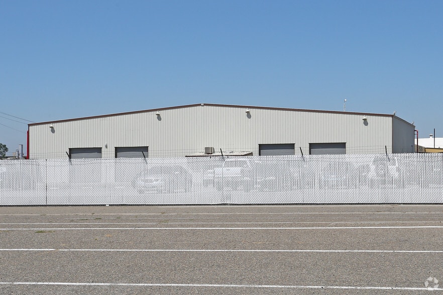 2777 N Highway 59 portfolio of 4 properties for sale on LoopNet.ca - Primary Photo - Image 3 of 47