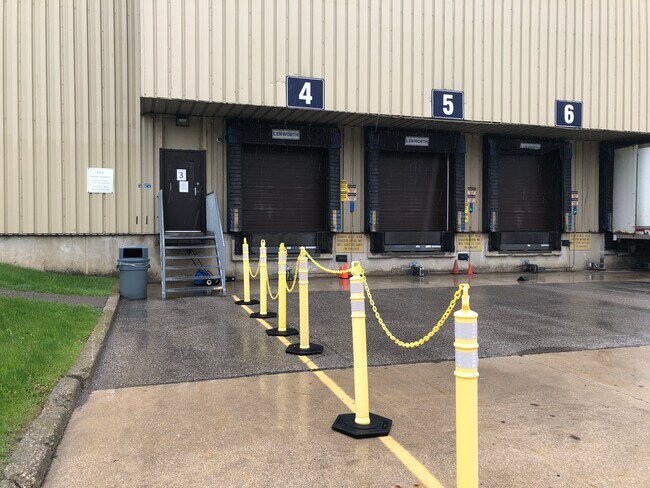 Plus de détails pour 100 Alfred Kuehne Blvd, Brampton, ON - Industriel à louer