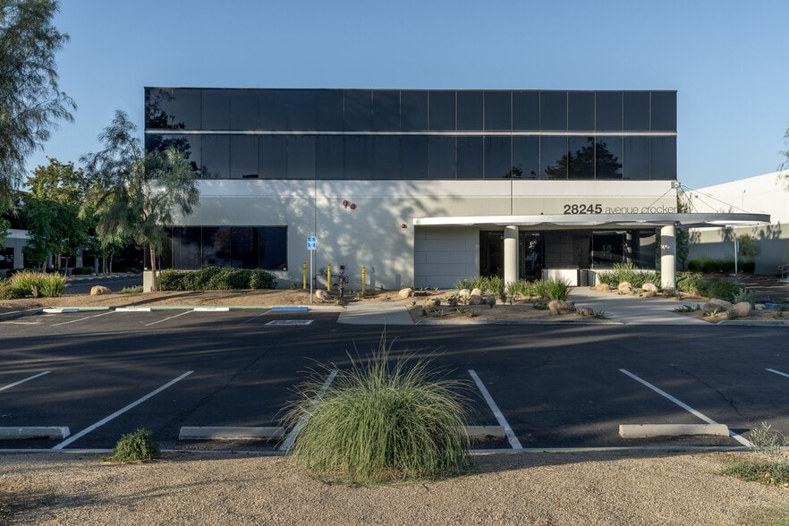 28245 Avenue Crocker, Valencia, CA à louer - Photo du bâtiment - Image 1 de 5