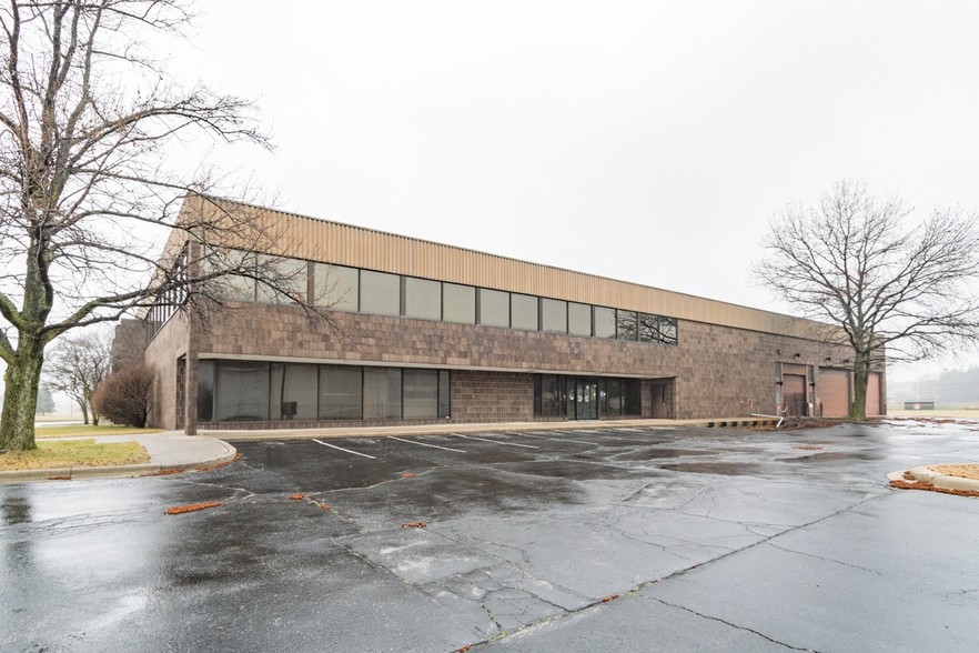 825 Riverview Dr, Benton Harbor, MI for sale - Building Photo - Image 1 of 19