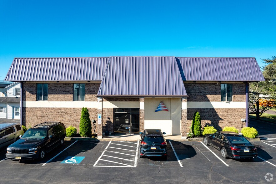 2605 Durham Rd, Bristol, PA à louer - Photo du bâtiment - Image 3 de 11