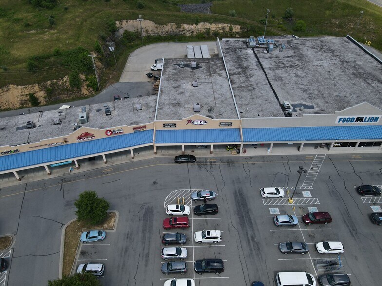 1048 N Eisenhower Dr, Beckley, WV à louer - Photo du bâtiment - Image 3 de 4