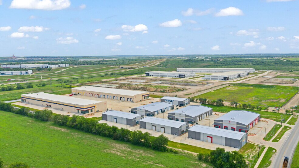 5601 FM 973, Del Valle, TX à louer - Photo du bâtiment - Image 2 de 33